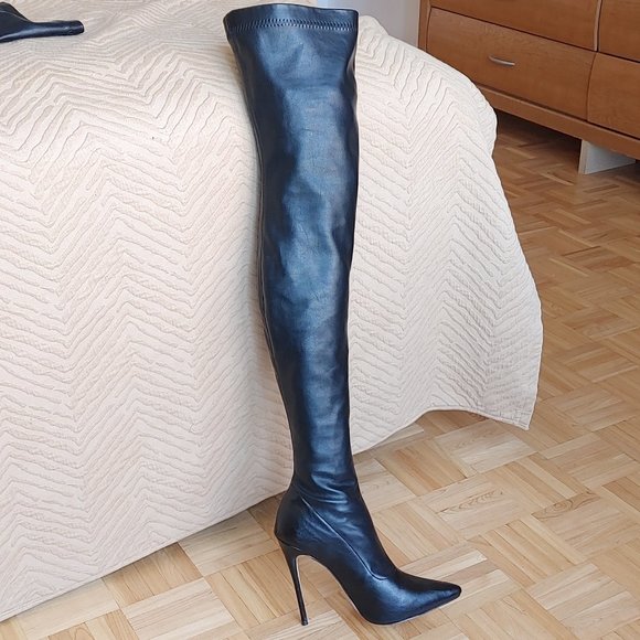 Black stretchy Thigh High stiletto boots - Picture 2 of 12